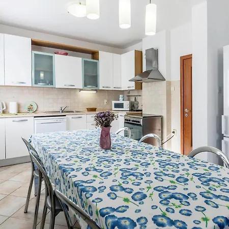 Gorgeous Apartment In Pula With Wifi