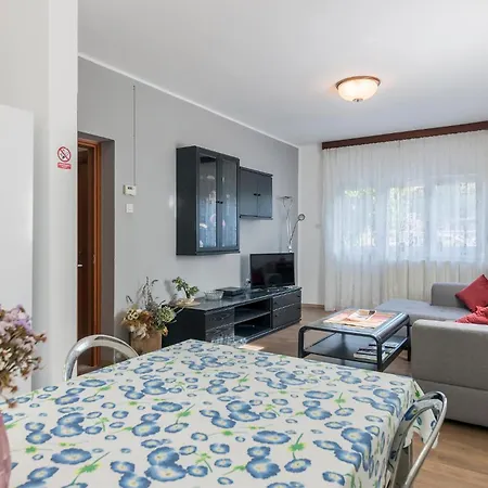 Appartement 2 Bedroom Stunning Apartment In Pula Pula