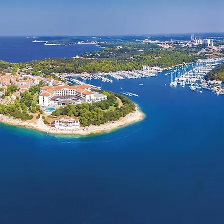 2 Bedroom Stunning Apartment In Pula