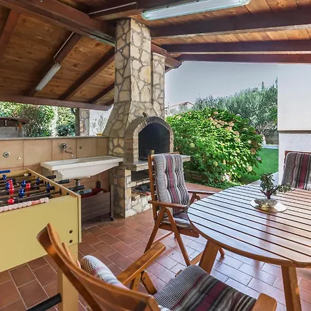2 Bedroom Stunning Apartment In Pula Appartement Pula